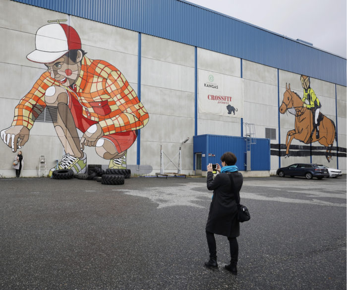Graffititaiteilijat koristivat tyhjentyneet tehdashallit vuonna 2014. Halleissa toimii  tilapäisesti liikuntakeskus, mutta se jyrätään maan tasalle ensi vuonna.